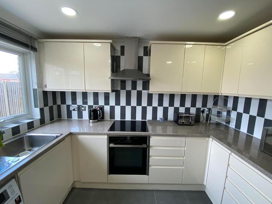 Three Bedrooms House In Windsor Bagian luar foto