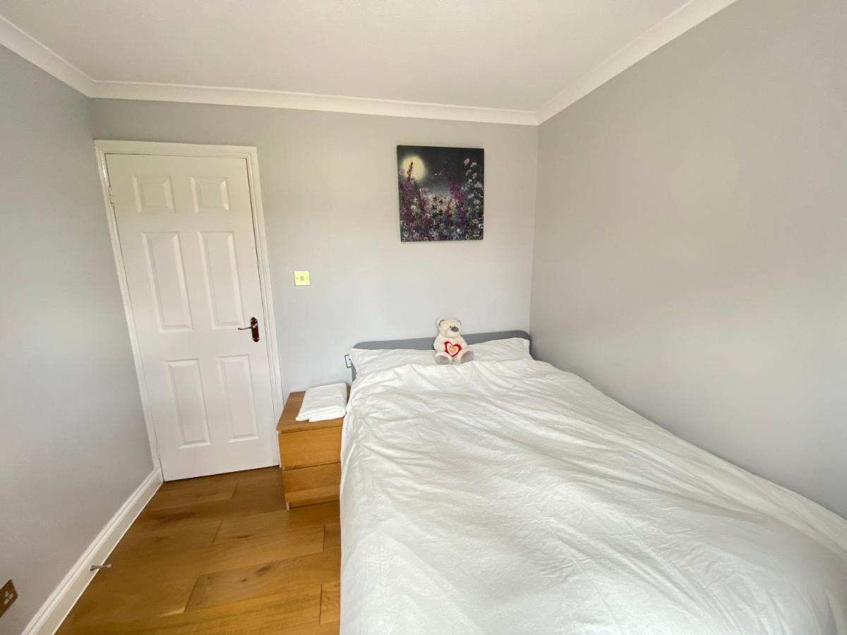 Three Bedrooms House In Windsor Bagian luar foto